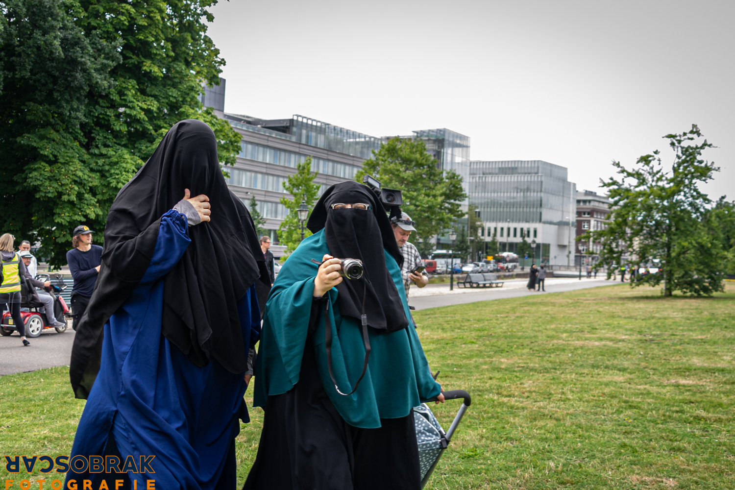 hand in hand tegen niqab verbod boerka den haag oscar brak fotografie